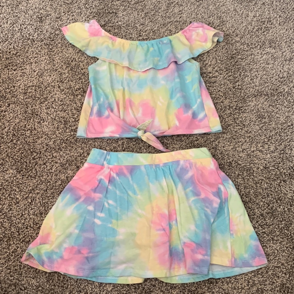 2 piece tie dye shirt and top.